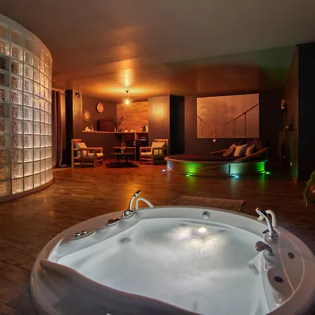 Ignazio Avec Jaccuzi Lit Rond Et Jardin Avec Piscine 3* Saint-Martial-sur-Ne