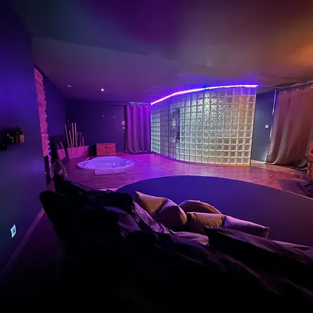 Ignazio Avec Jaccuzi Lit Rond Et Jardin Avec Piscine Nocleg ze śniadaniem 3*