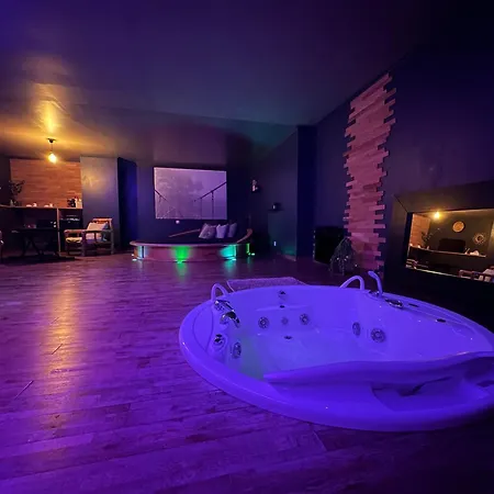 Ignazio Avec Jaccuzi Lit Rond Et Jardin Avec Piscine Nocleg ze śniadaniem 3*