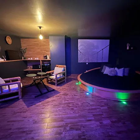 Ignazio Avec Jaccuzi Lit Rond Et Jardin Avec Piscine Saint-Martial-sur-Ne